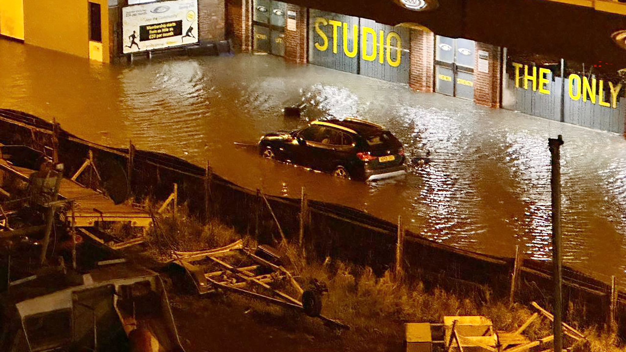 'Scary' West Sussex flooding: Rescuers warn public to 'get to high ...