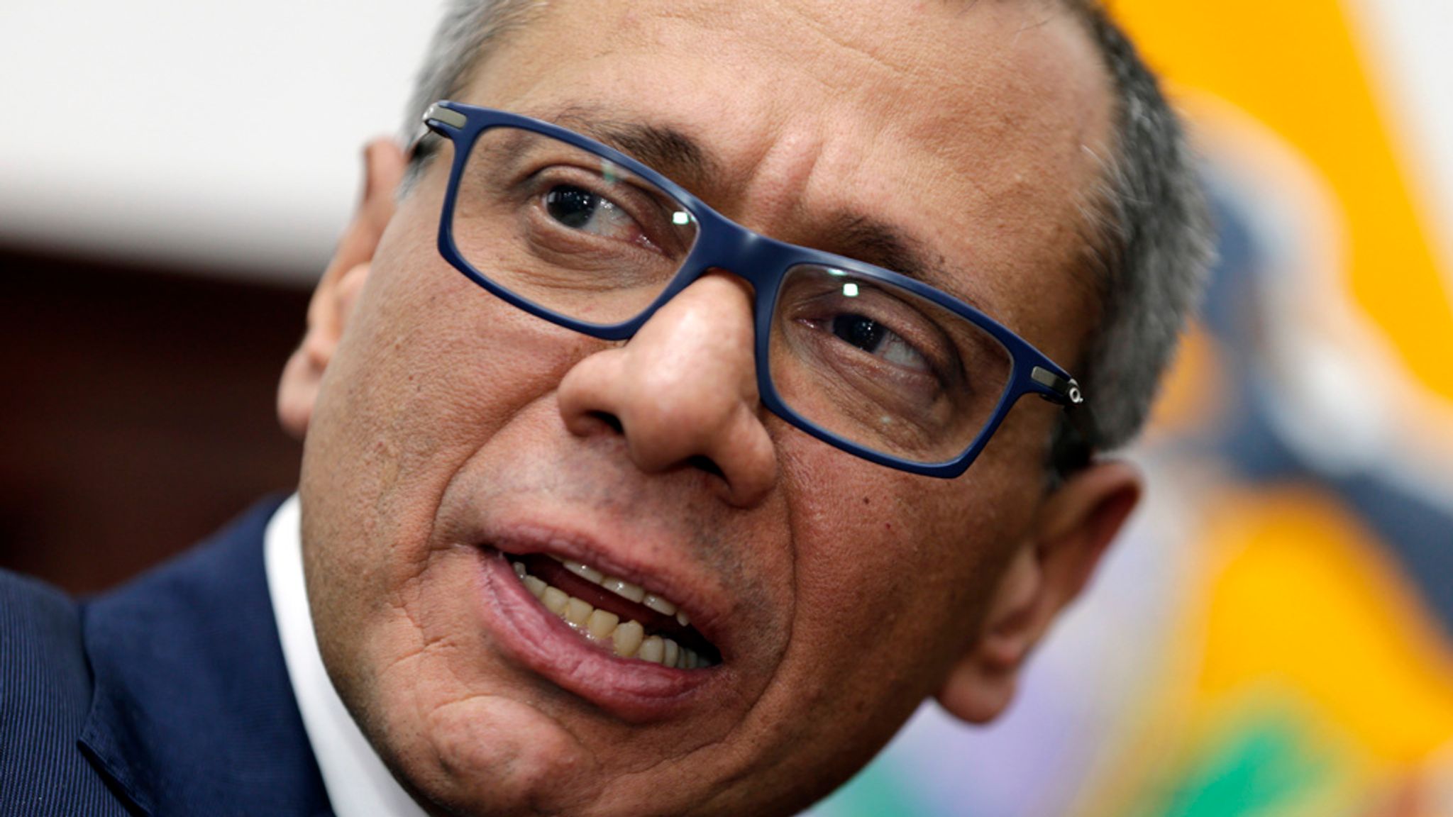 Jorge Glas: Ecuadorian police break into Mexican embassy in Quito to 