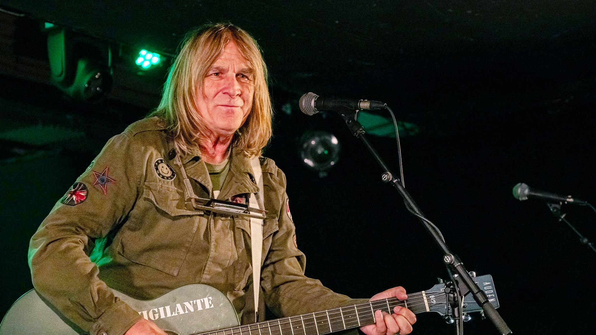 The Alarm postpones US tour after frontman Mike Peters' latest cancer ...