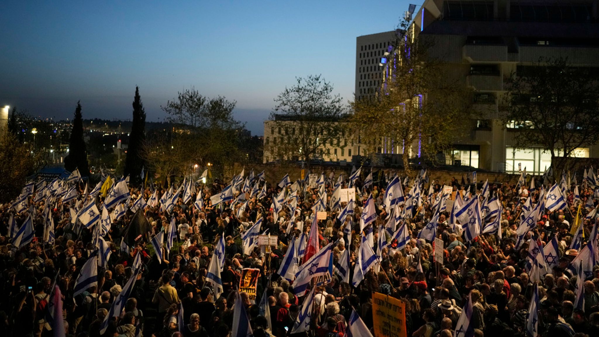 Tens of thousands stage anti-government protests in Israel as Benjamin