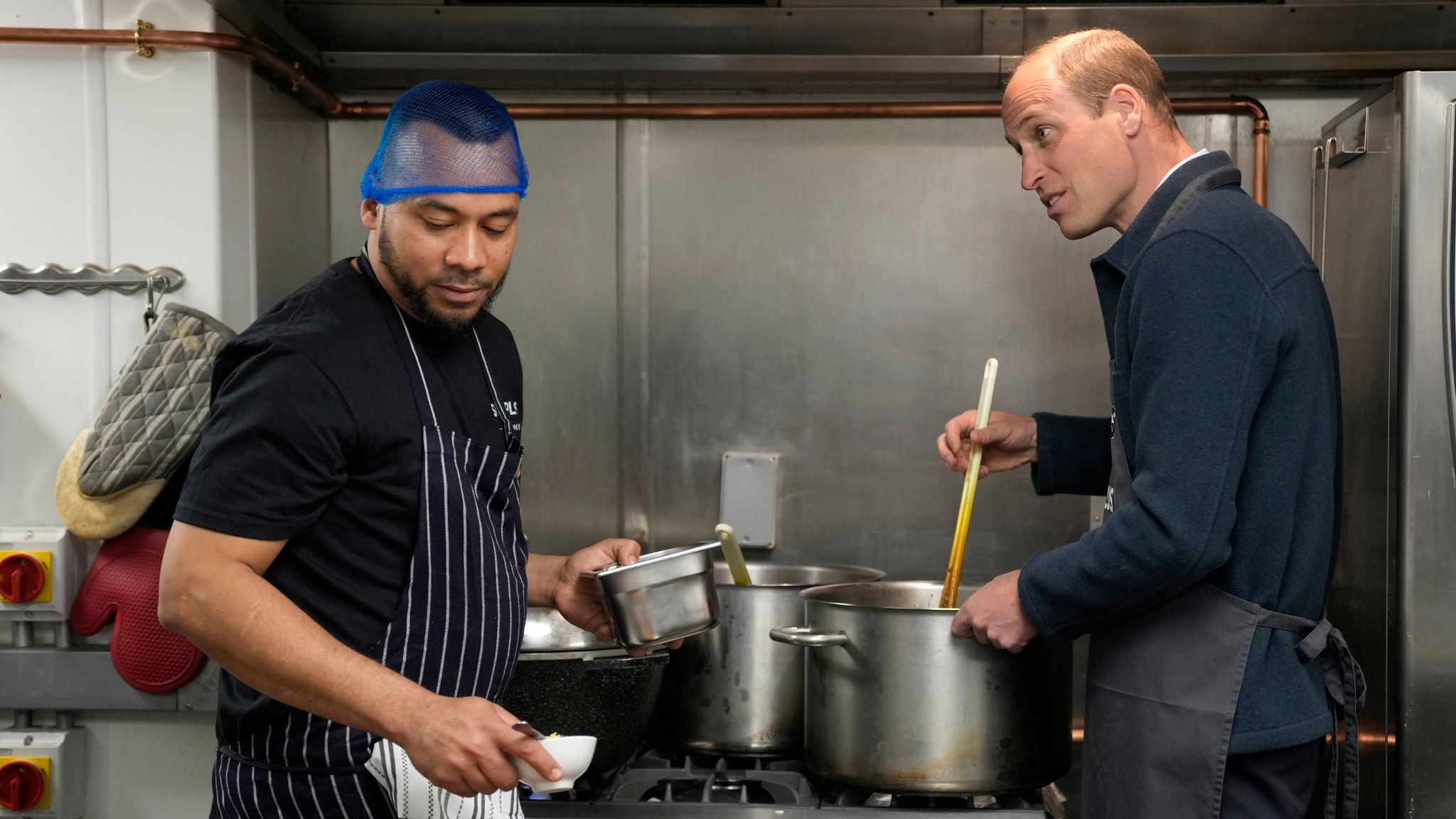 Prince William makes chilli con carne and receives well-wishers' cards ...