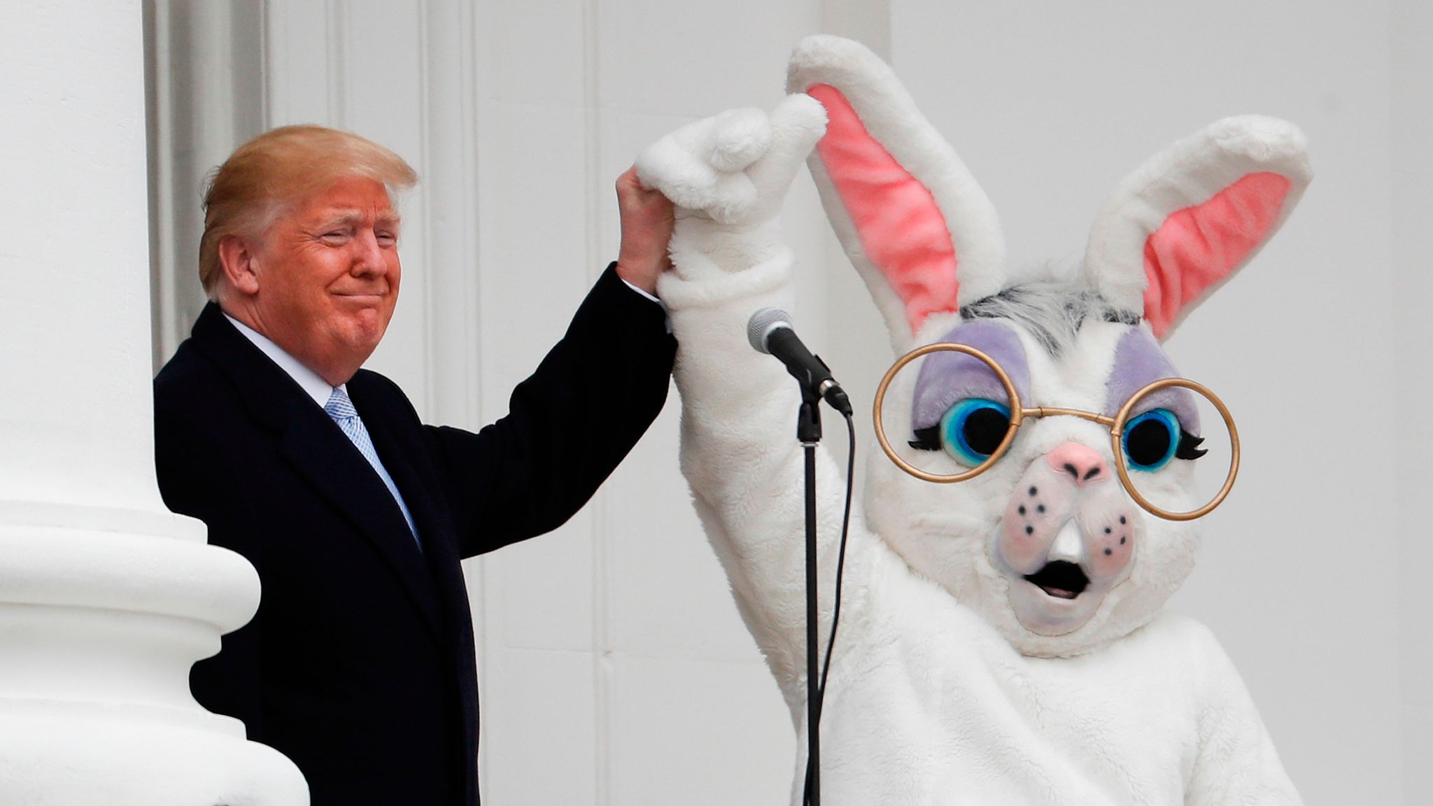 What's the deal with the White House Easter Bunny? | US News | Sky News