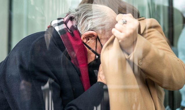Joe Lewis: British billionaire and former Spurs owner avoids jail over insider trading scheme - Vimarsana News
