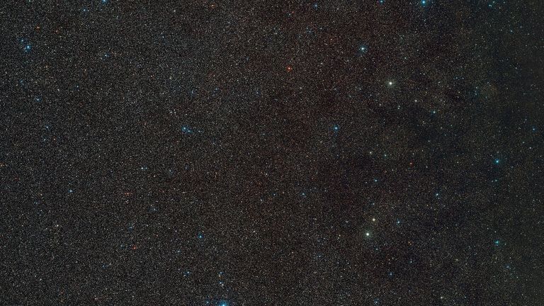 盖亚 BH3 在此不可见，但可以在该图像的中心看到围绕它运行的恒星。 图片：ESO/数字化巡天 2.致谢：D. De Martin