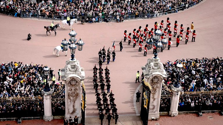 The British army and the French Gendarmerie held a military parade at Buckingham Palace in London to commemorate the 120th anniversary of the Sino-British Agreement. Image: PA