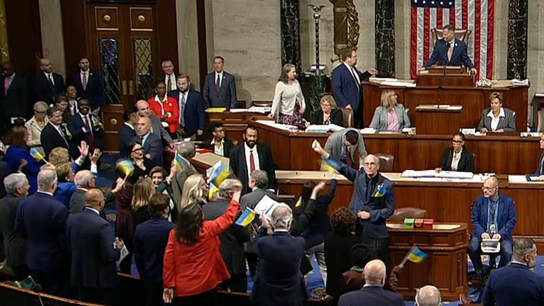 Moment US House approved $60.8bn Ukraine aid