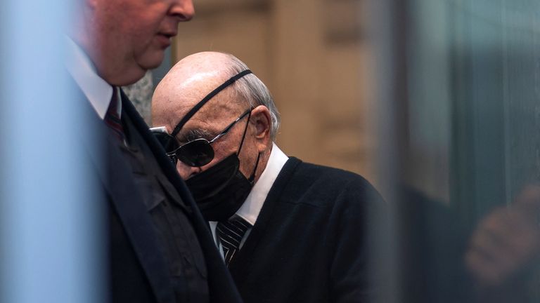 British billionaire Joe Lewis, whose family trust owns Tottenham Hotspur Football Club, arrives at a U.S. court in Manhattan after pleading guilty to insider trading charges in January in New York, U.S., April 4, 2024 New York court to accept sentencing. . Reuters/Eduardo Muñoz