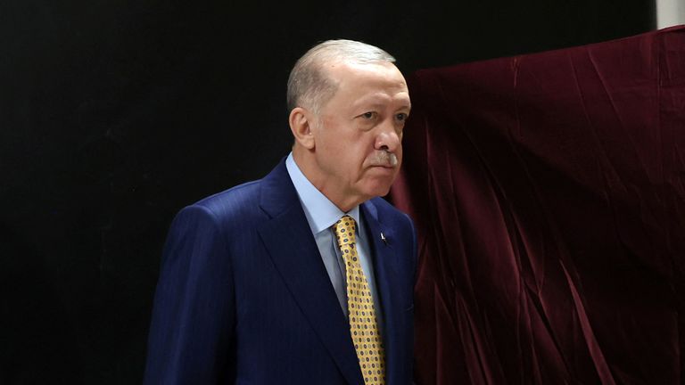Turkish President Tayyip Erdogan casts his ballot at a polling station during the local elections in Istanbul, Turkey March 31, 2024. Murat Kulu/PPO/Handout via REUTERS THIS IMAGE HAS BEEN SUPPLIED BY A THIRD PARTY. NO RESALES. NO ARCHIVES