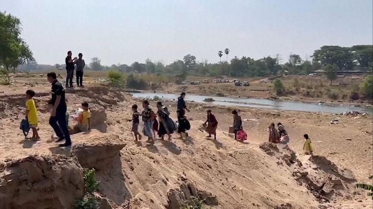 myanmar evacuation flee thailand war conflict