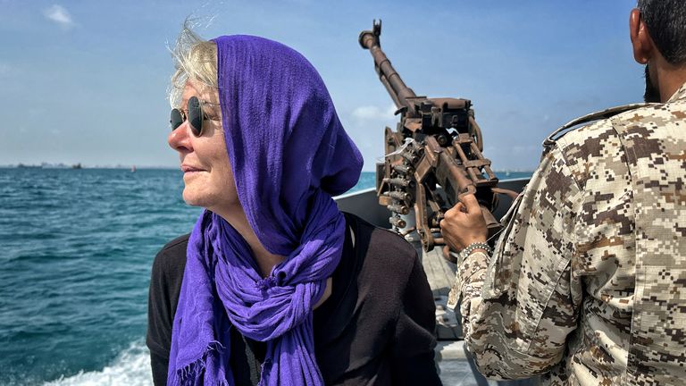天空新闻台特约记者亚历克斯·克劳福德在也门的一艘海军舰艇上。