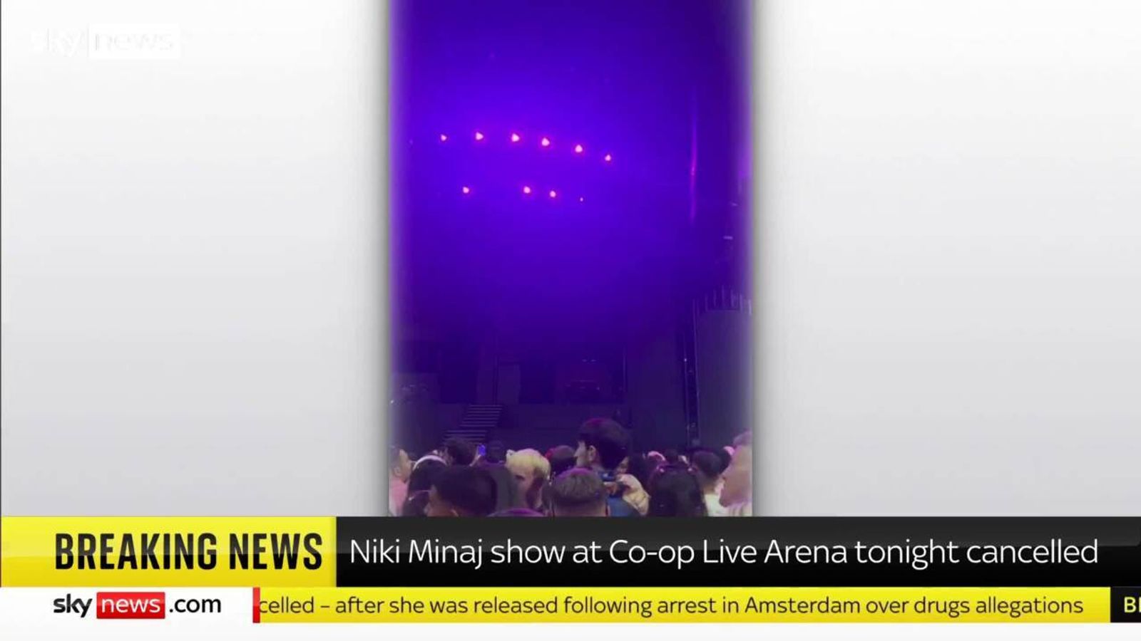 Crowd react to Nicki Minaj show being cancelled