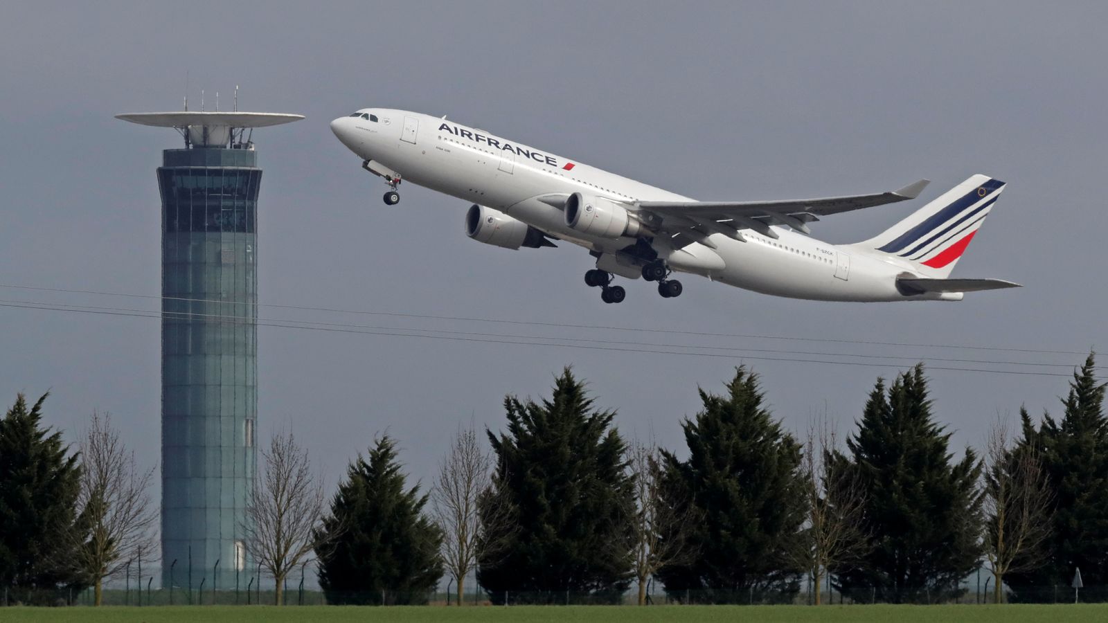 French air traffic controllers granted legal right to turn up late for work