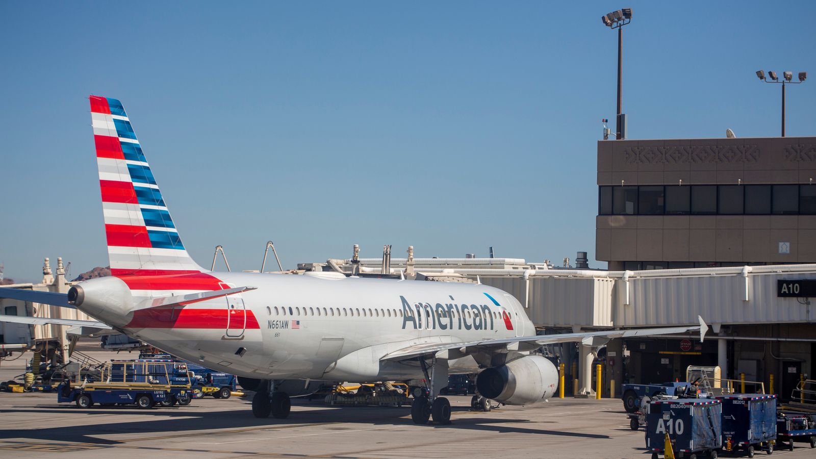 American Airlines: Black men sue for racial discrimination after being ...