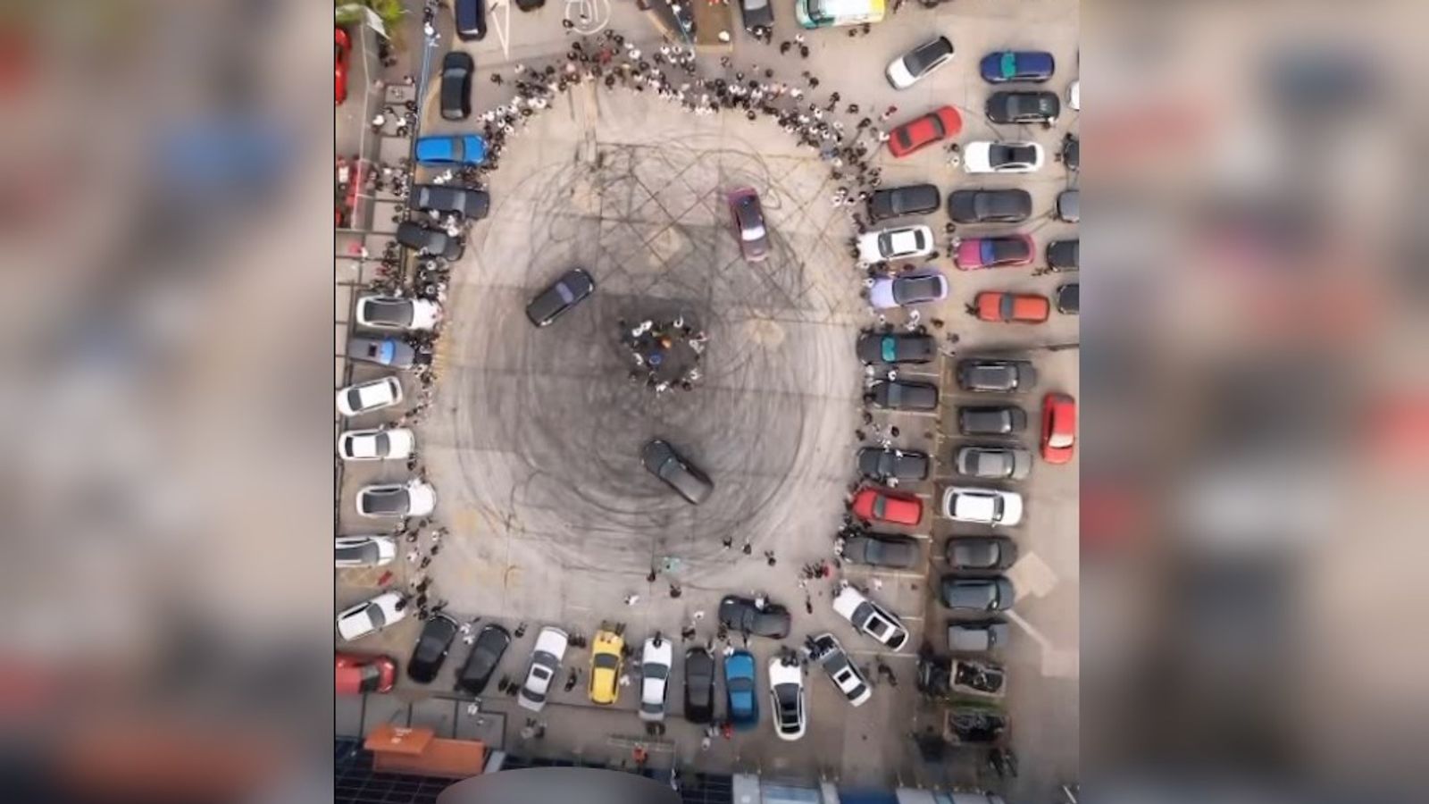 Полицията в Есекс предприема мерки срещу незаконните автомобилни срещи, които третират „пътищата като състезателни писти“