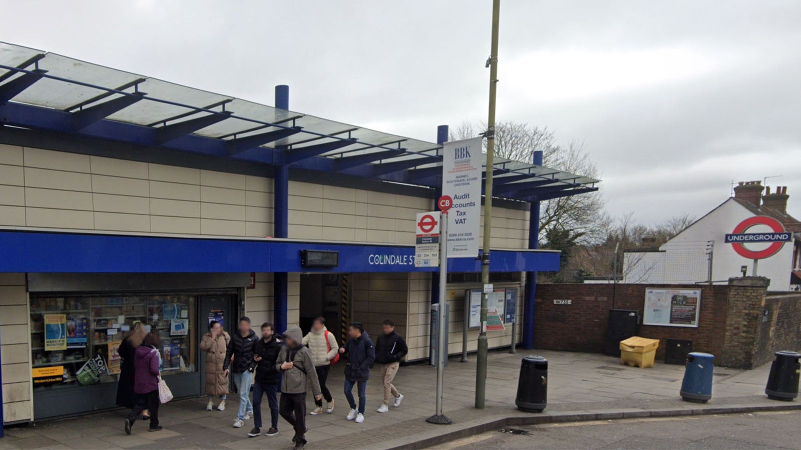 Мъж загина на релсите на метрото на гара Colindale в Лондон по време на полицейско преследване