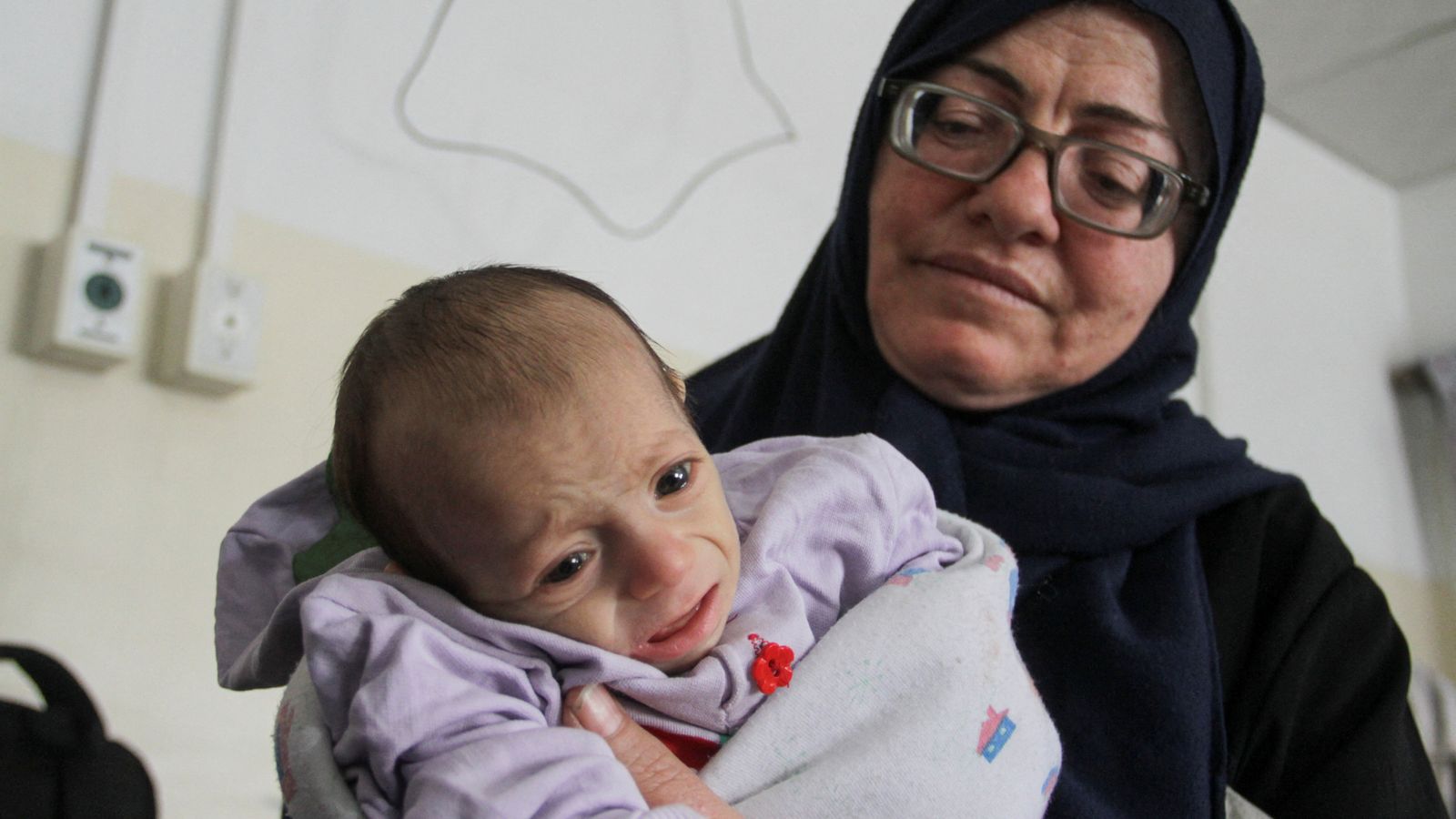 Газа: Умиращи от глад деца и възрастни, умиращи с „размера на скелет“, казва шефът на Световната продоволствена програма