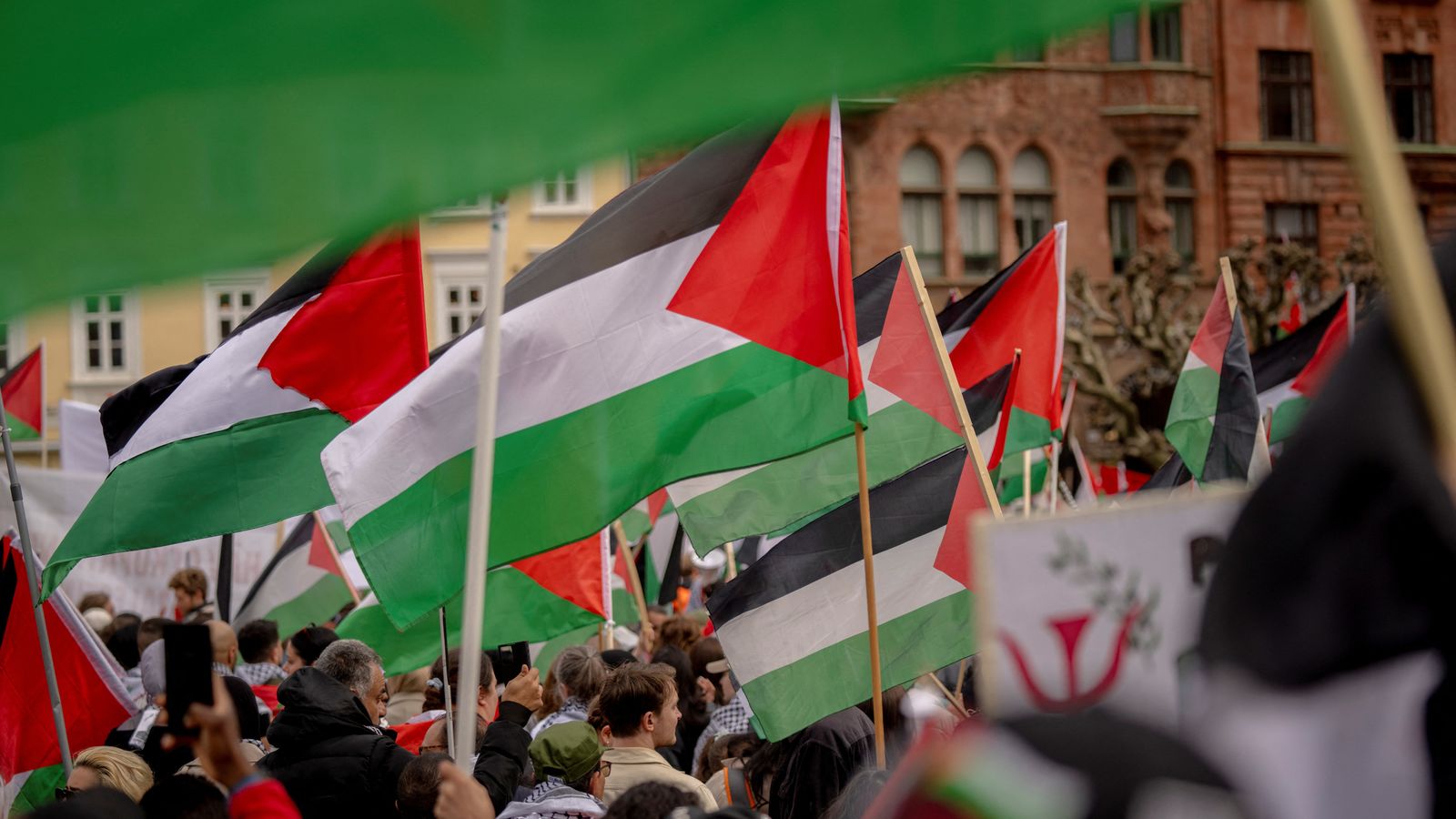 Риши Сунак е изправен пред призиви Обединеното кралство да последва Испания, Норвегия и Ирландия в признаването на палестинската държава