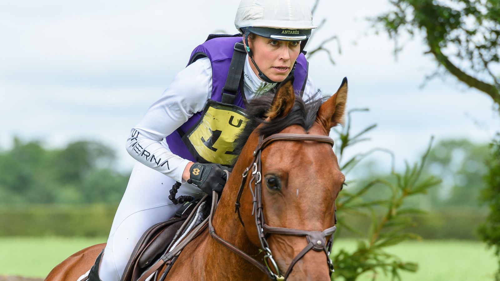 Georgie Campbell: British horse rider dies after fall at equestrian event
