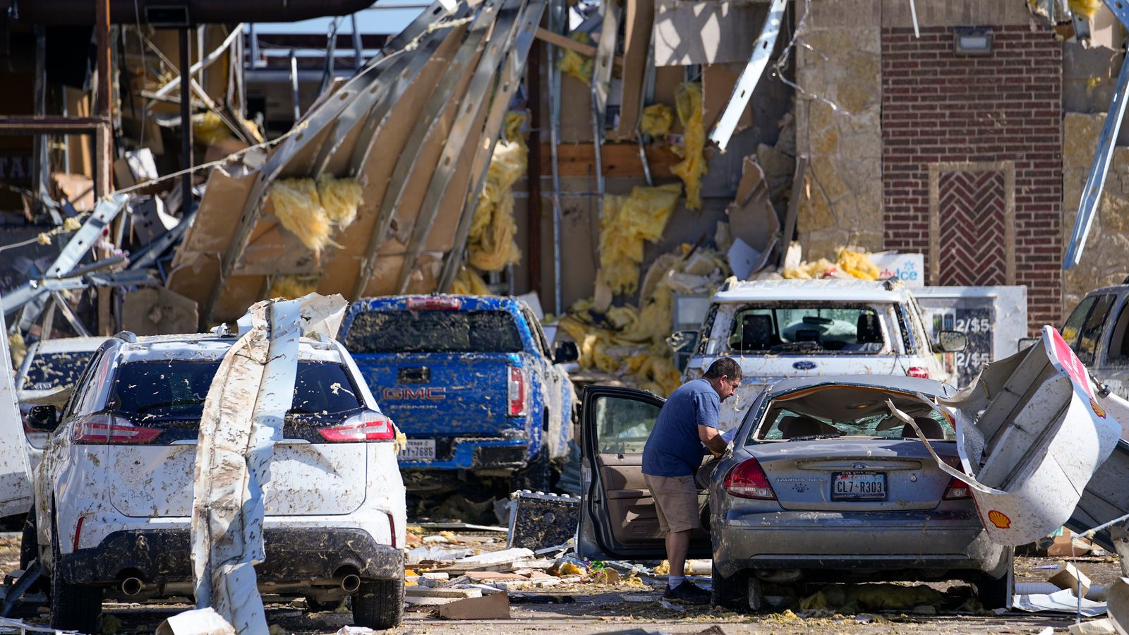 Les tornades laissent des traces de morts et de destructions dans certaines parties des États-Unis |  Actualités américaines