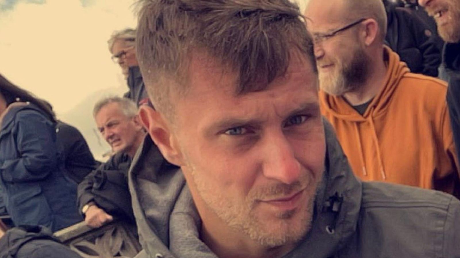 Човекът от Galashiels Joop Sparkes изчезнал в Прага след „скачане от парти лодка“