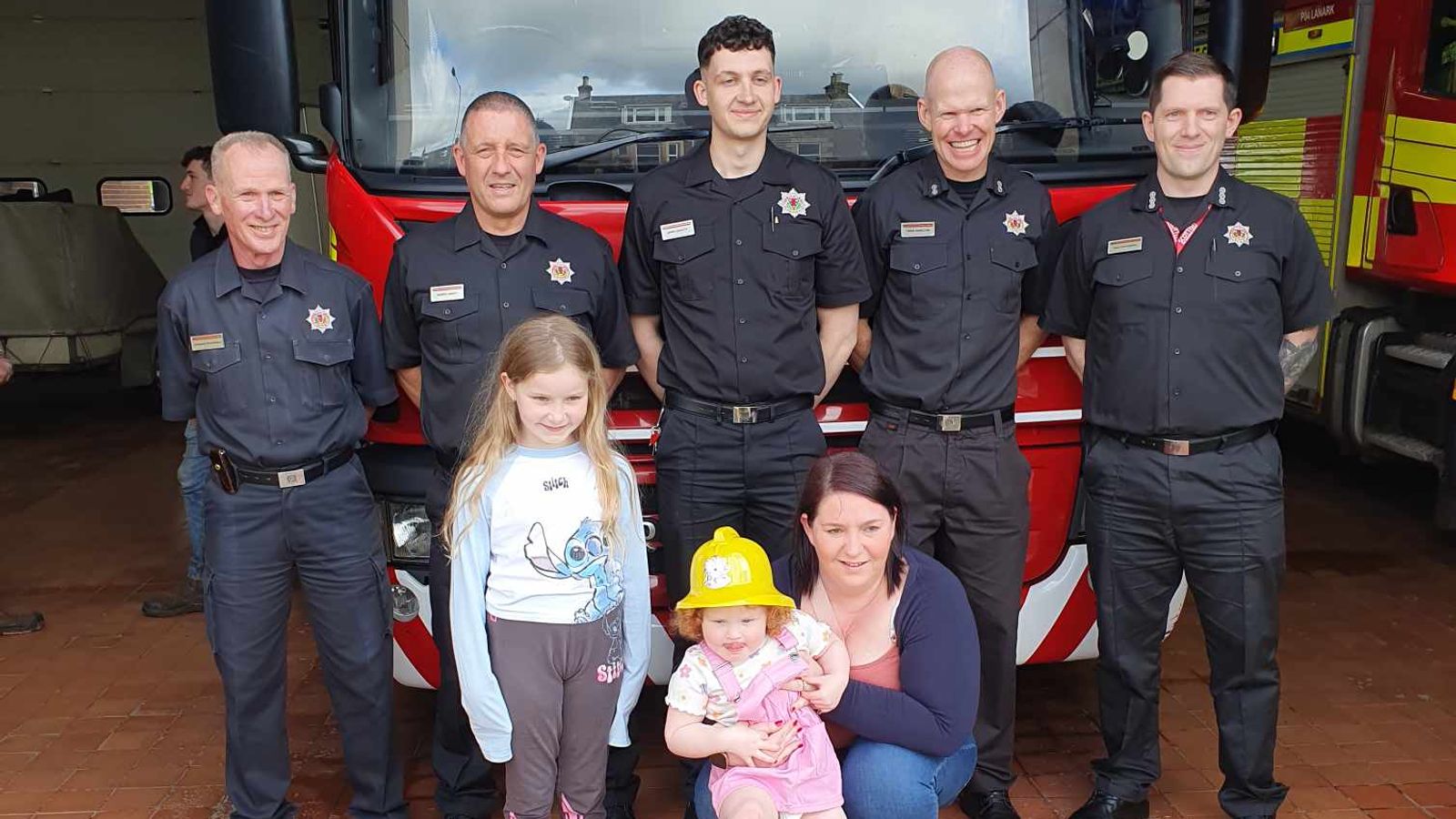 Двегодишно момиченце от Шотландия спаси съседите си от пожар в апартамент