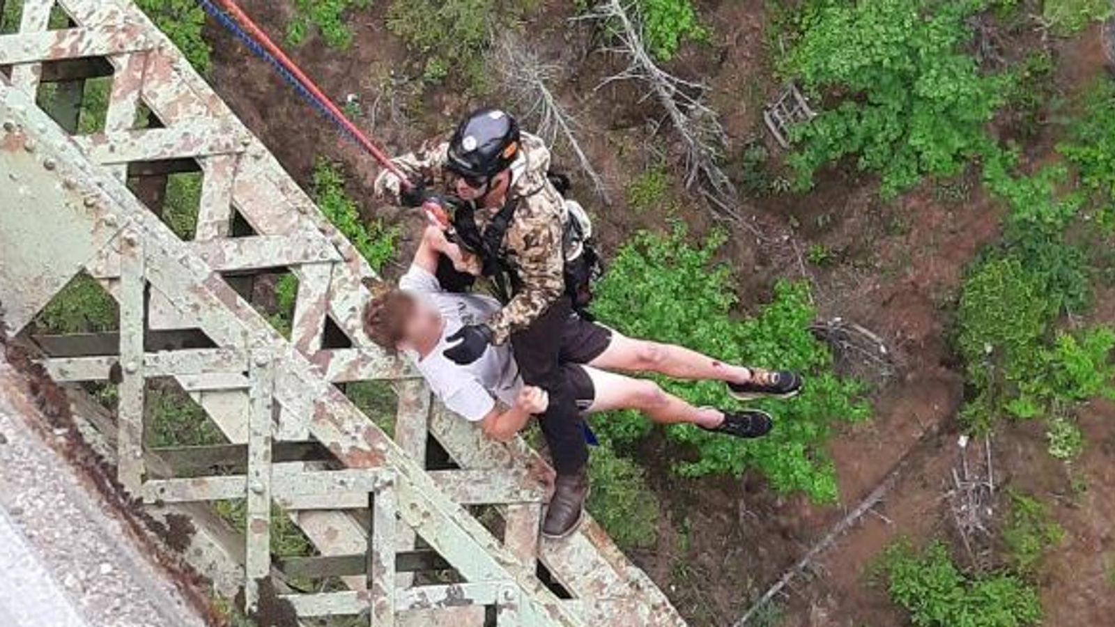 'Incredibly lucky' teenager suffers minor injuries after 400ft canyon fall in Washington State