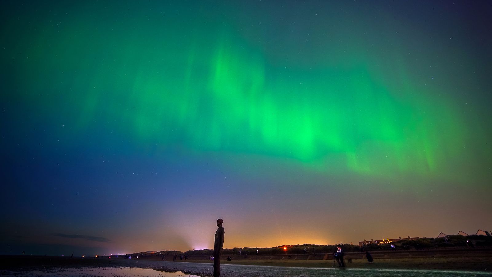 Questo è l'Inizio della Fine - Pagina 20 Skynews-northern-lights-liverpool_6549928