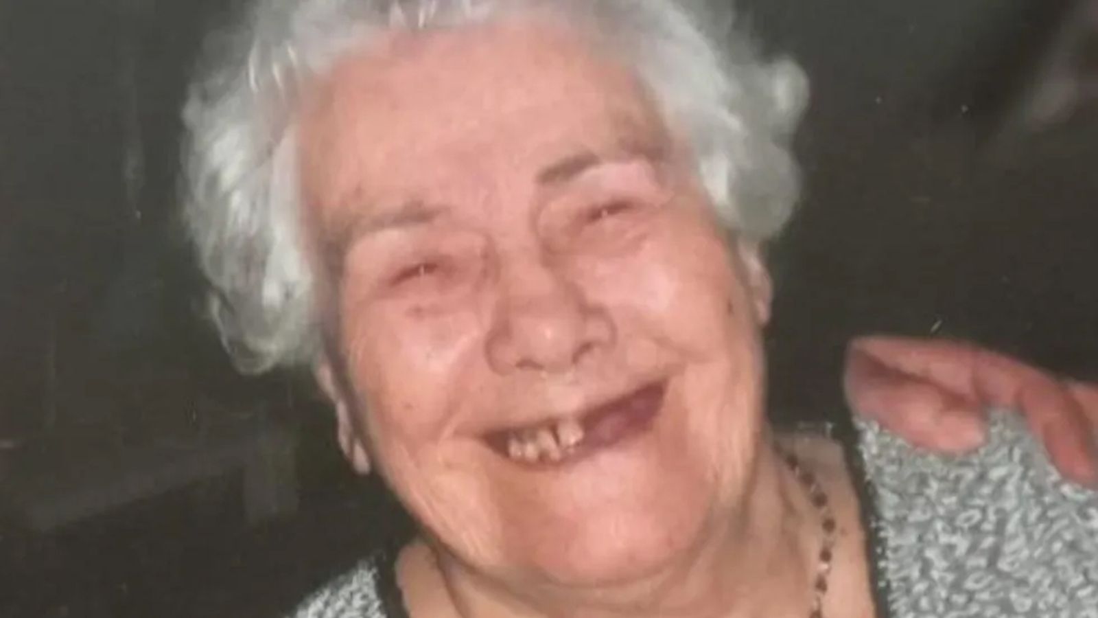 Шотландско семейство получи праха на непознат след смъртта на майката