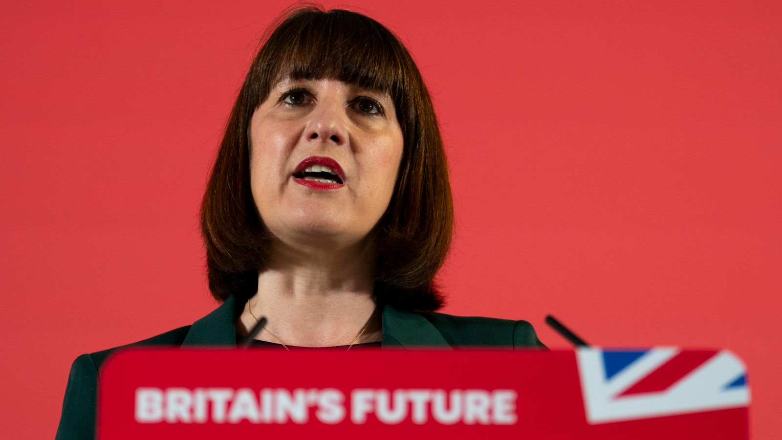 Лейбъристите обещават да не увеличават данъците на „голямата тройка“ в обещанието за „тройно заключване“