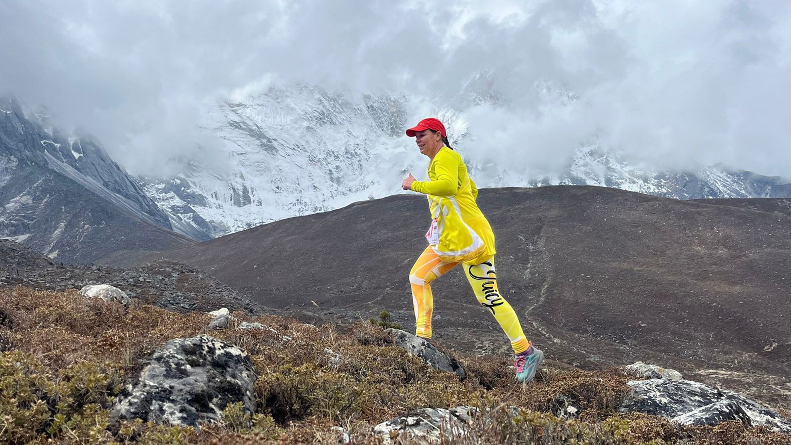 L’ancienne major de l’armée Sally Orange courra l’Everest Marathon habillée en citron |  Nouvelles du Royaume-Uni