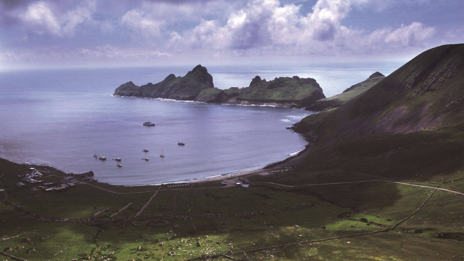 Естествените елементи на отдалечения архипелаг морето островите и извисяващите се