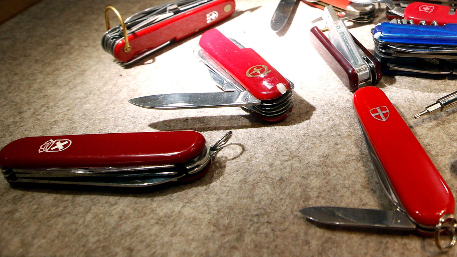 Швейцарският производител на армейски ножове разработва нова версия - без ножа