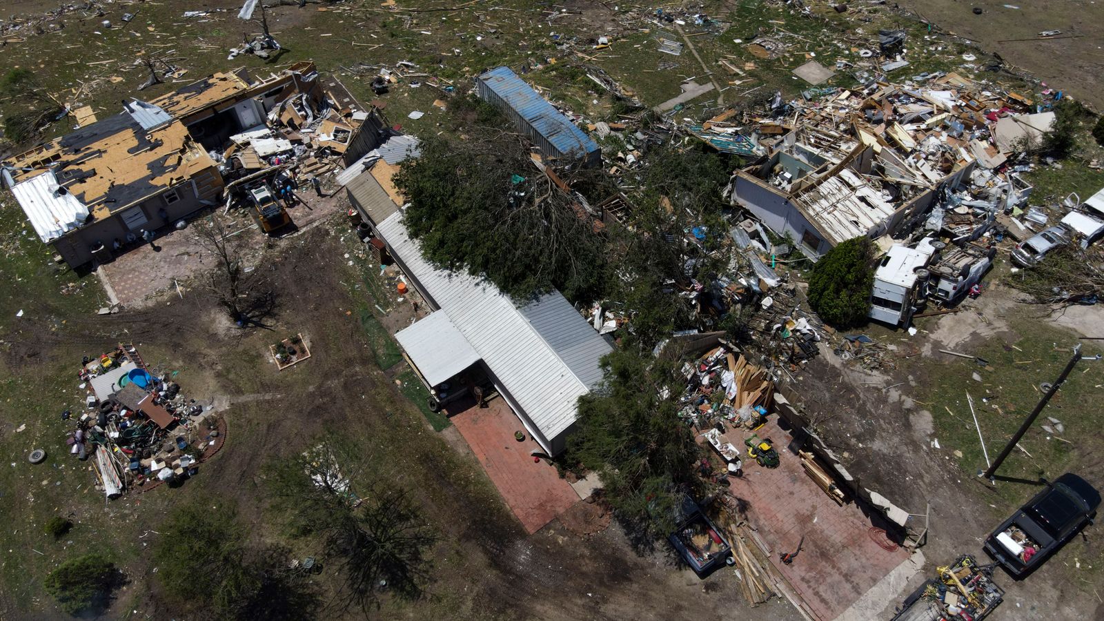 Торнадото оставя следи от смърт и разрушения в части от САЩ