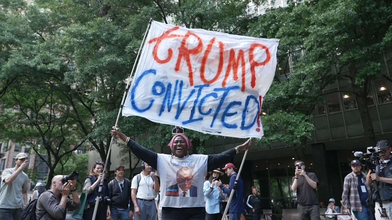 Trump guilty: Crowds outside courthouse react and cheer after verdict ...