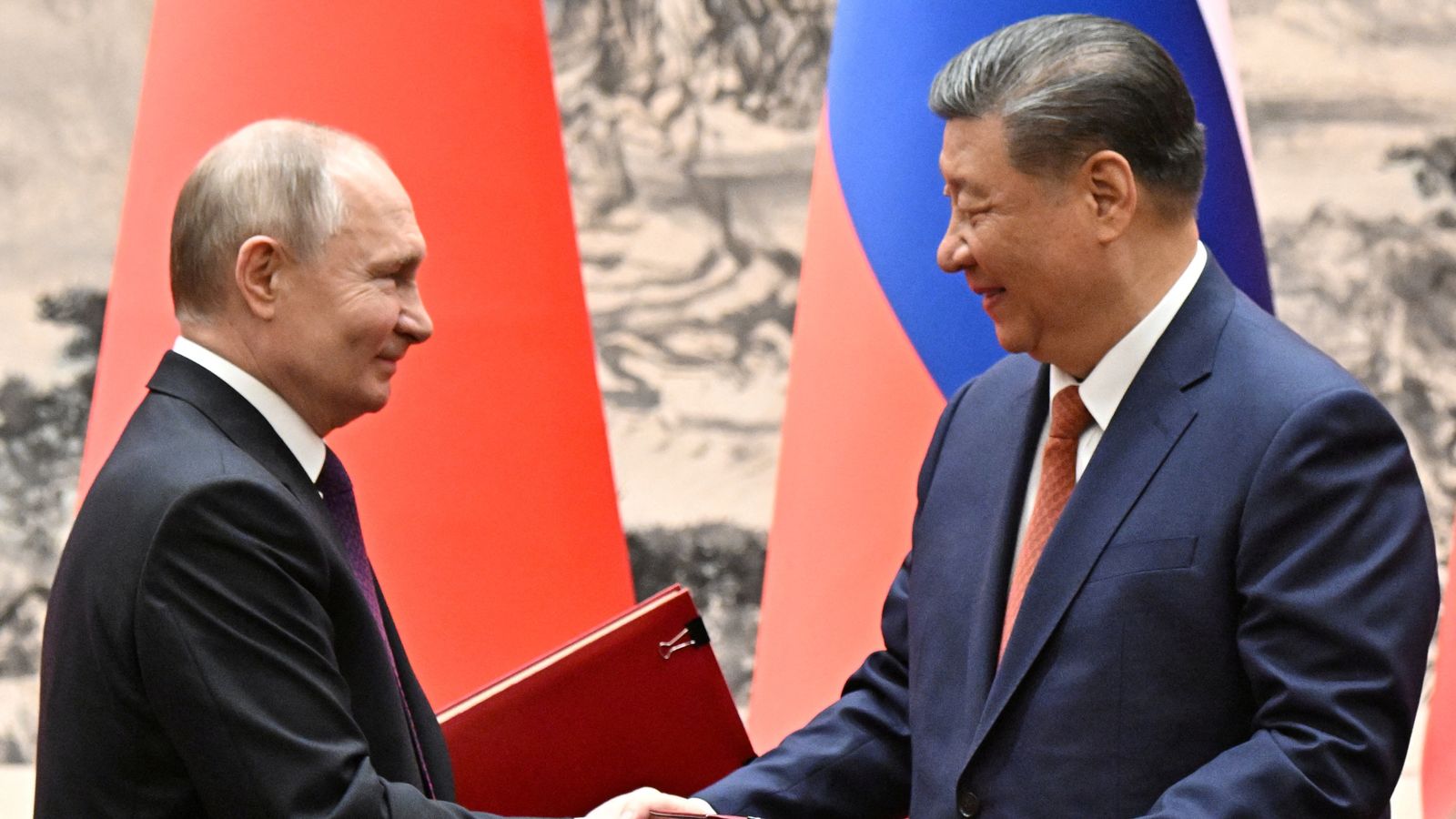 Последната война в Украйна:Путин в Китай; Русия напредваИзображение: Руският президент