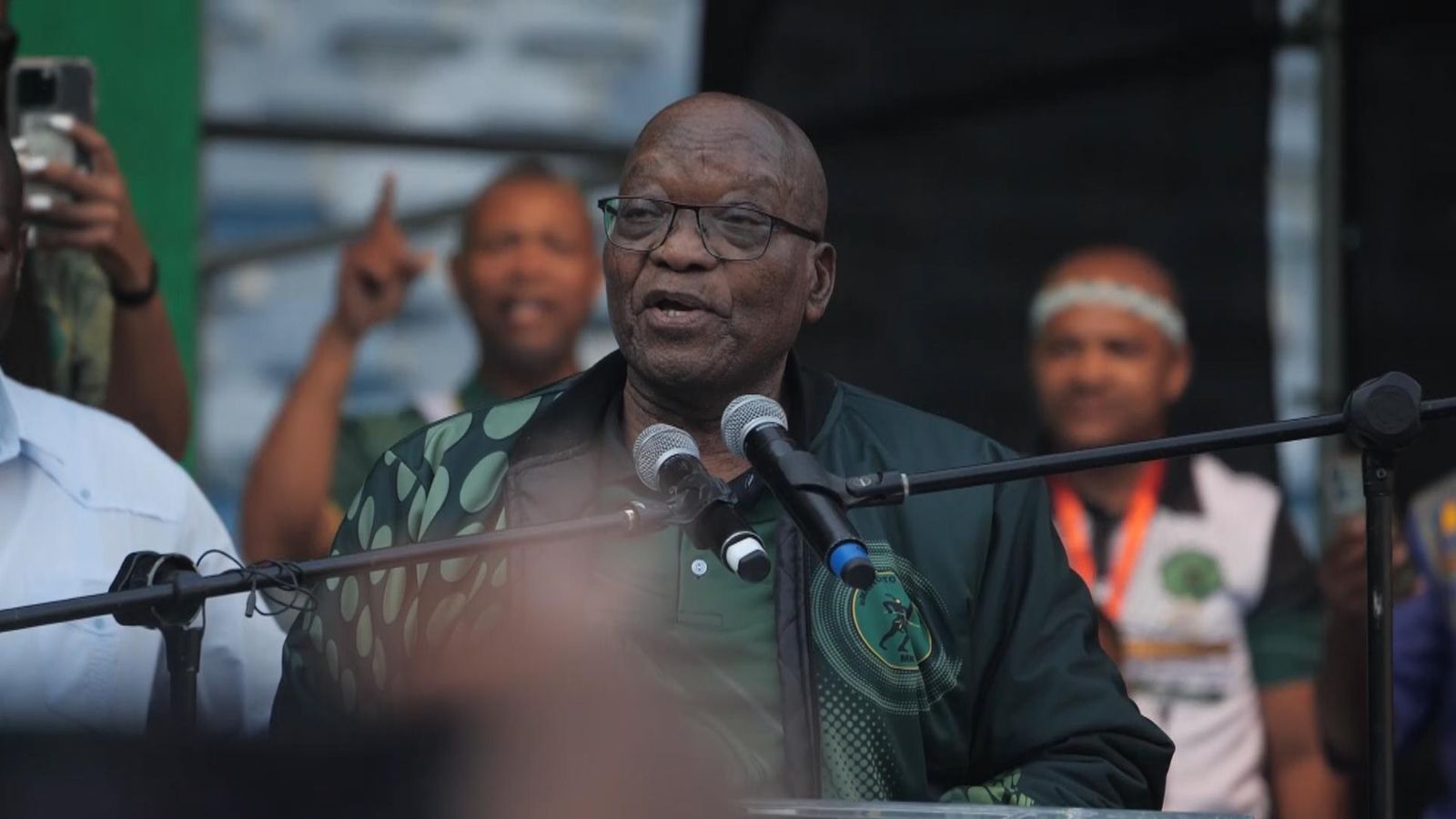 Избори в Южна Африка: Бившият президент Джейкъб Зума цитира Мандела, докато провежда митинг в центъра на Африканския национален конгрес