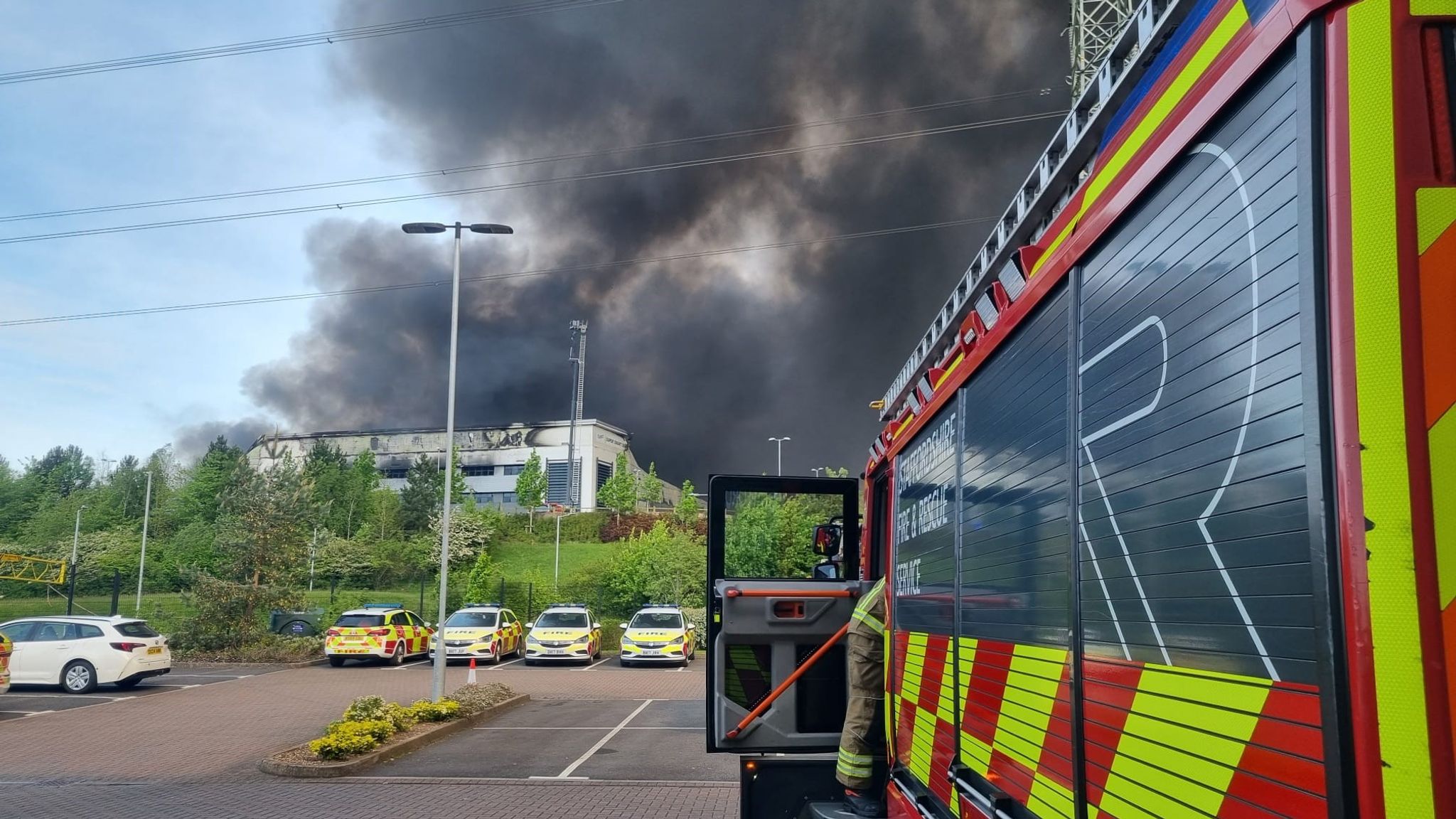 Staffordshire: Businesses ordered to evacuate as 10 fire engines tackle ...