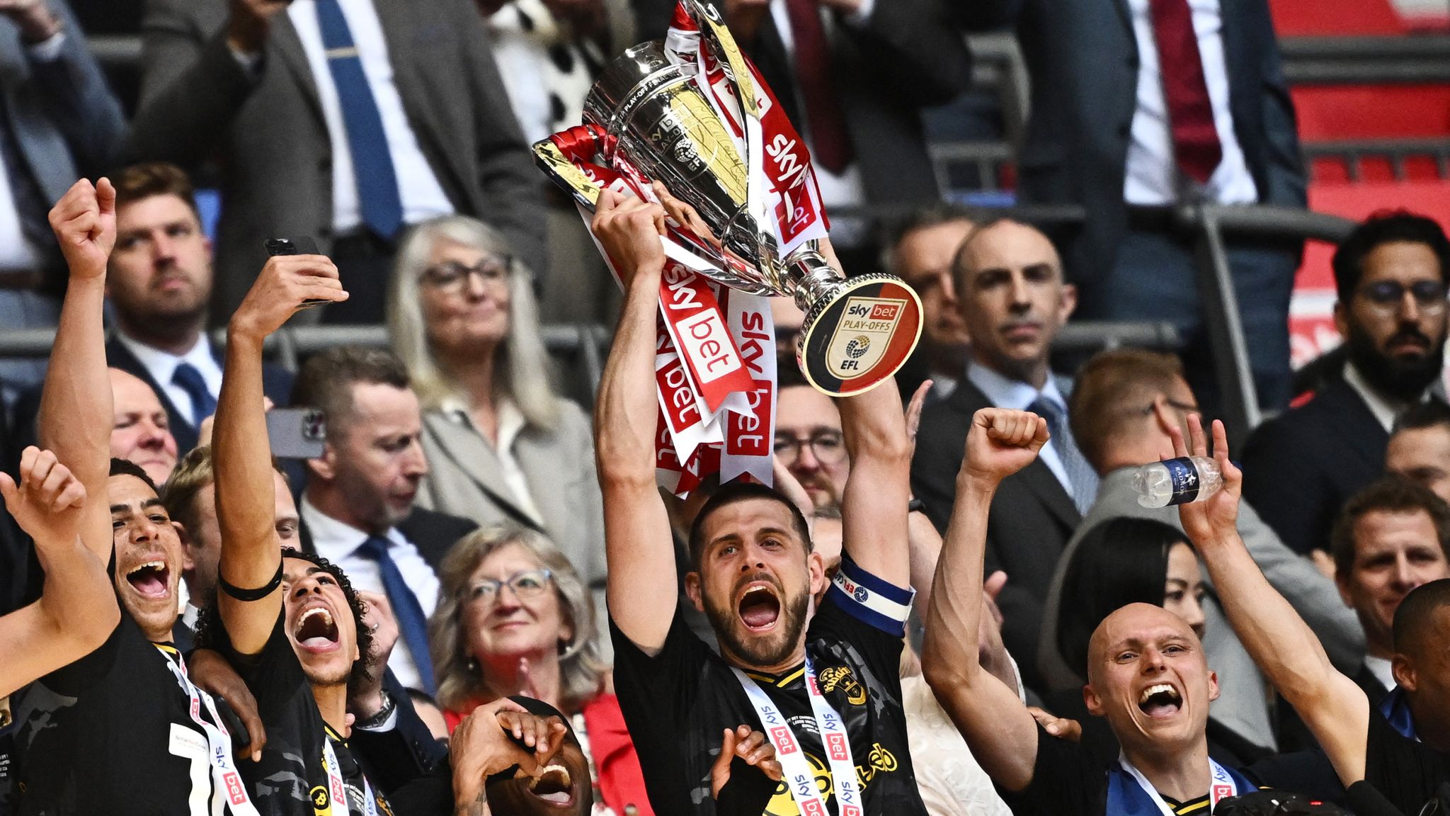 Southampton secure return to Premier League after winning Championship ...