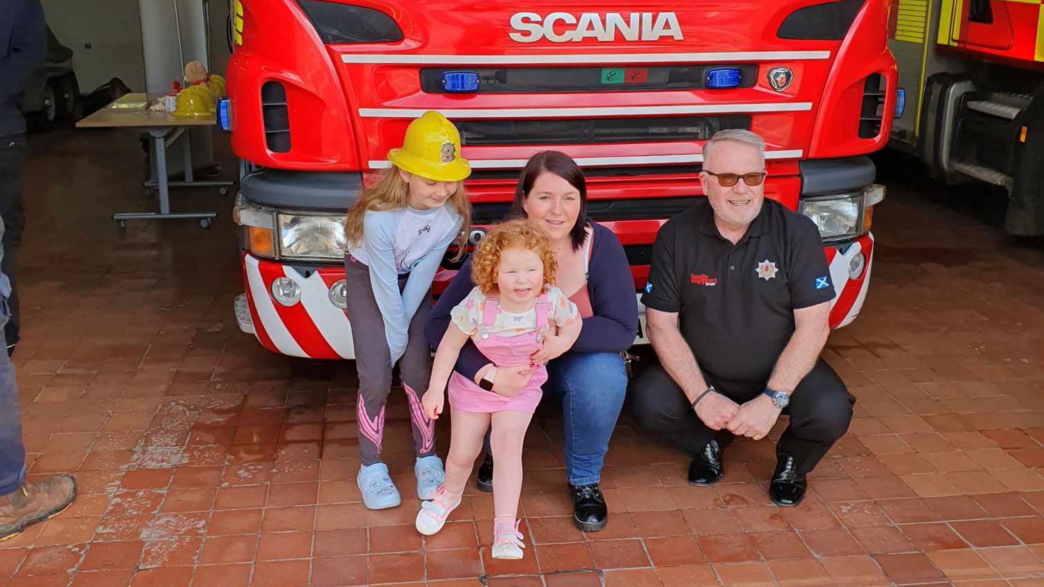 Two-year-old girl from Scotland saved her neighbours from flat fire ...