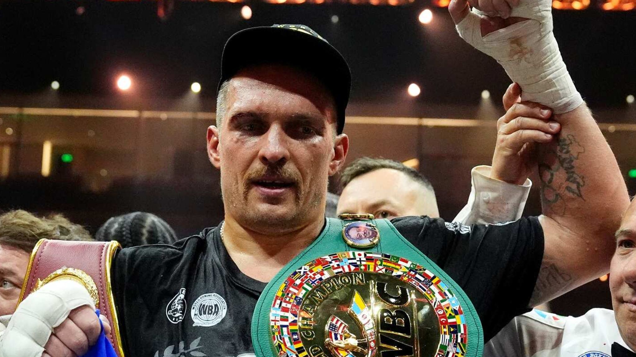 Oleksandr Usyk Defeats Tyson Fury To Become Undisputed Heavyweight ...