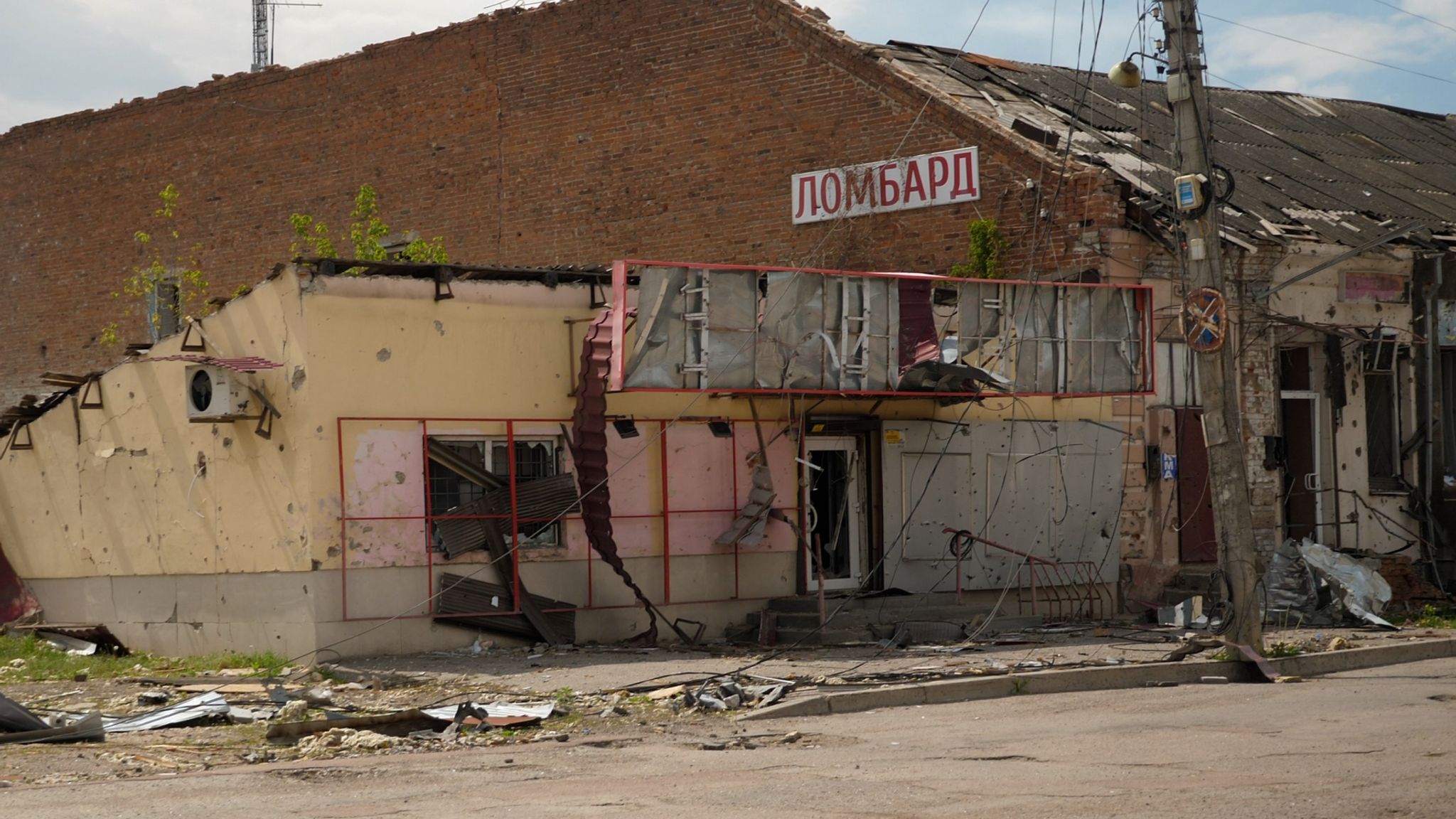 Ukraine war: Inside Vovchansk - the town being flattened in Russian ...