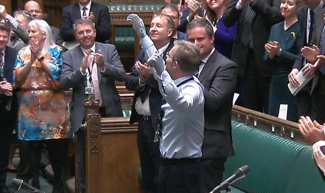 Craig Mackinlay: Standing ovation for MP who had hands and feet amputated as he... - Vimarsana News