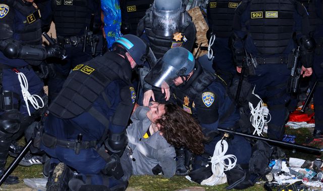 'Hold the line': Inside the pro-Palestinian protest's last stand as police break up UCLA encampment - Vimarsana News