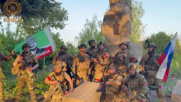 Russian troops display the Chechen flag.  Source: Telegram