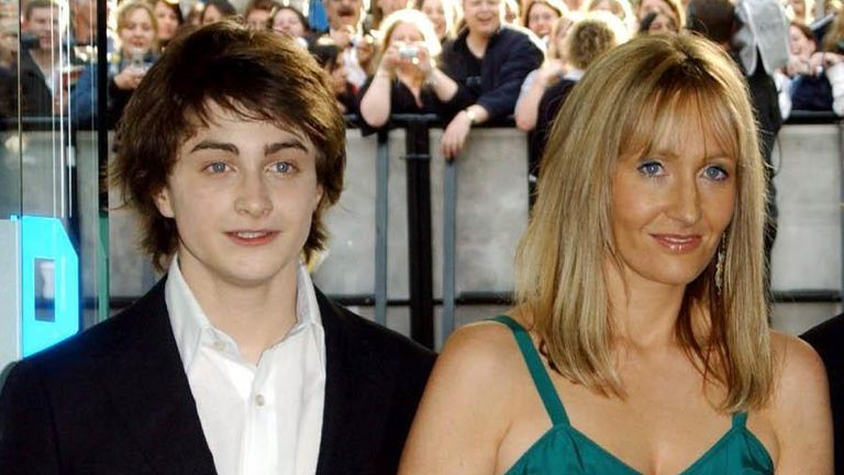 Daniel Radcliffe makes rare comment on fallout with JK Rowling thumbnail
