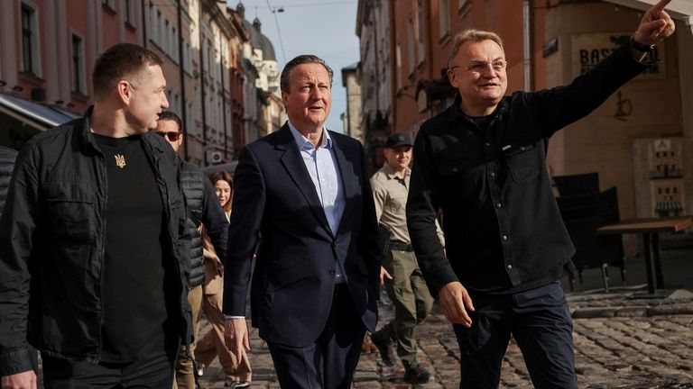 David Cameron walks in the city centre with Lviv City Mayor Andriy Sadovyi.
Pic: Reuters qhiqquidqeiddtinv