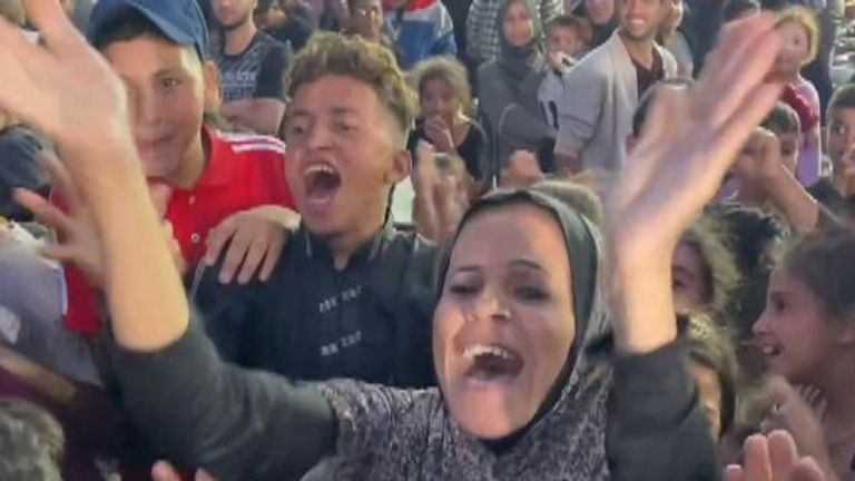 Gazans celebrate Hamas&#39; ceasefire acceptance