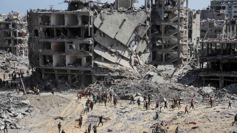 Palestinians inspect the damage after Israeli forces withdrew from part of the Jabalia refugee camp.  Photo: Reuters