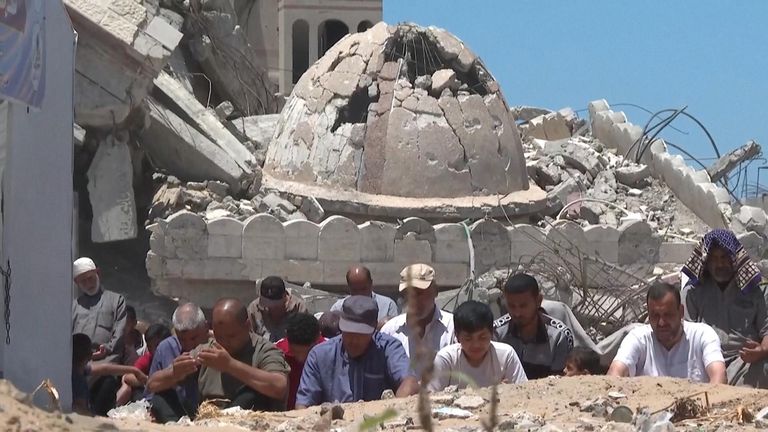 Friday prayers held near Khan Younis mosque destroyed by Israeli airstrike
