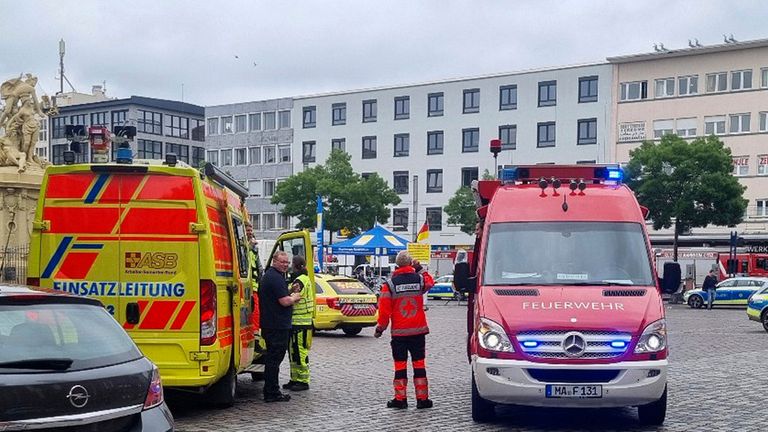 O incidente na praça do mercado de Mannheim.  Foto: AP